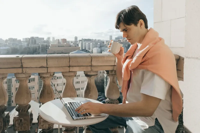 Nobody Misses the 9 AM Standup: Inside the Async-First Shift That's Reshaping US Hiring
