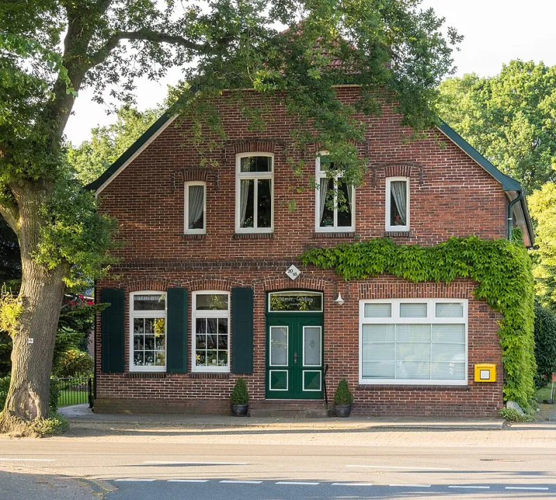 Sticky Notes, Missed Appointments, and a Vet Up at 2 AM: Why Main Street Is Moving to Chat